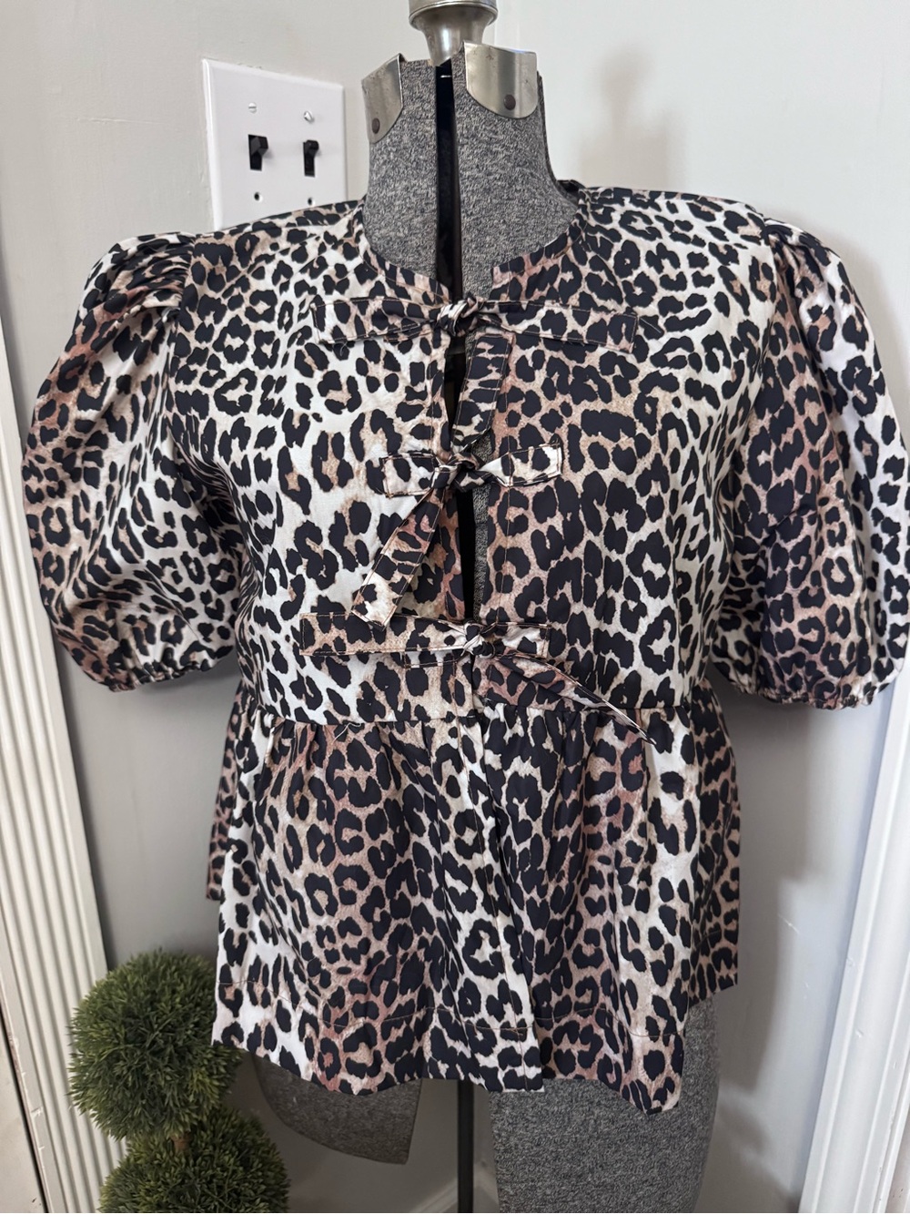 Leopard Print Puff Sleeve Tie-Front Top - Black, Brown, Cream size Medium
